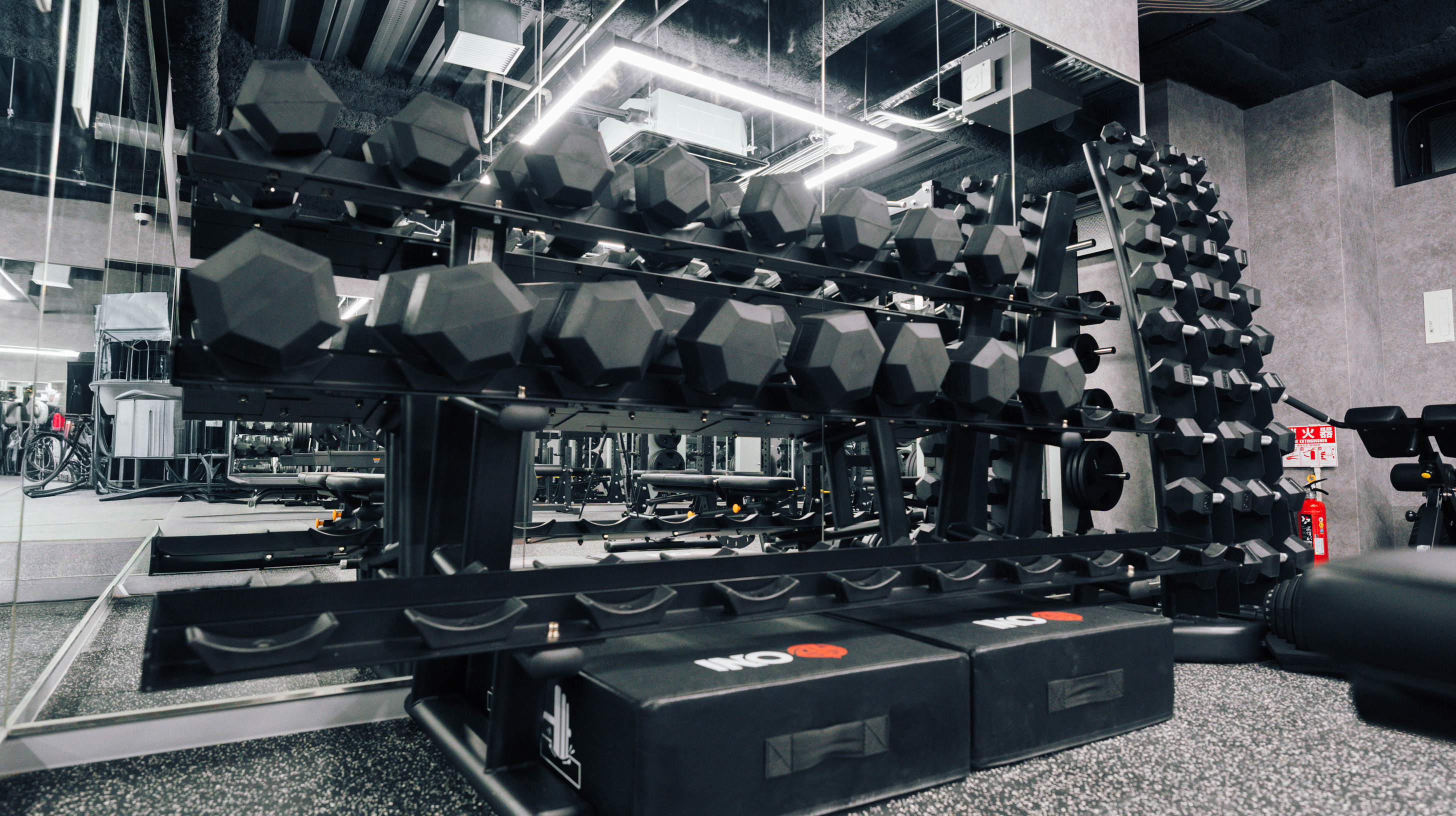 24時間フィットネスジム 御堂筋本町駅から徒歩１分 FitnessGym 999