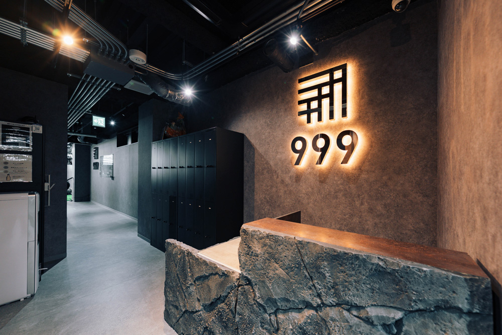 24時間フィットネスジム 御堂筋本町駅から徒歩１分 FitnessGym 999